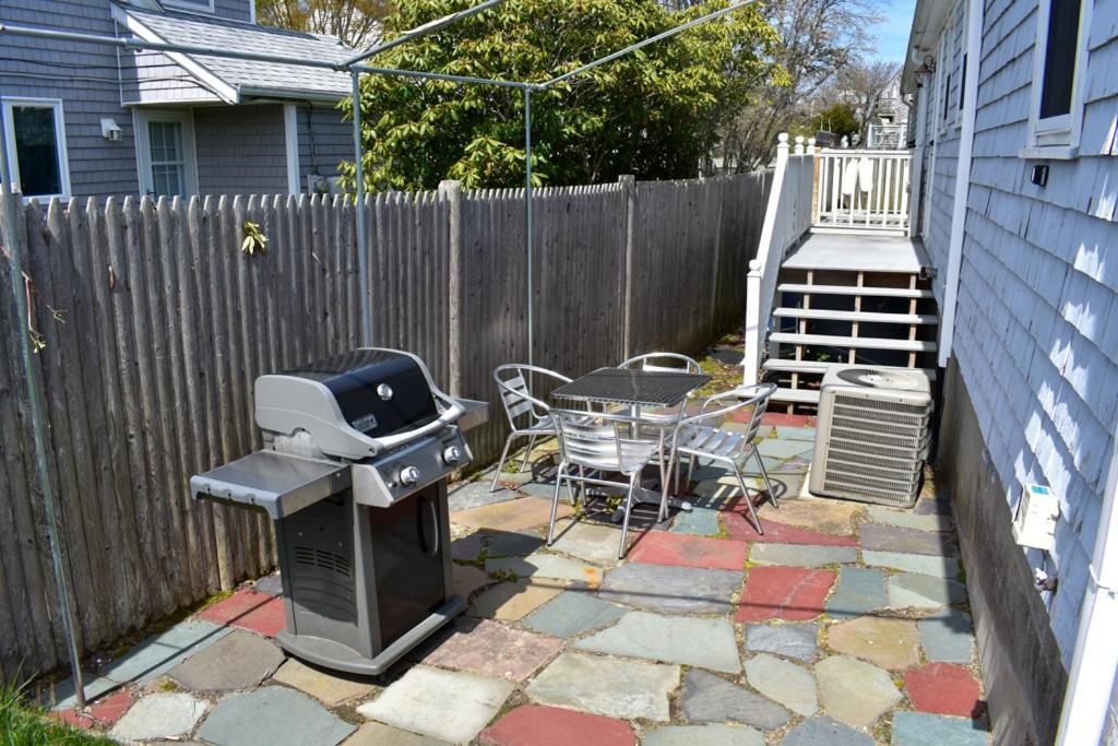 Seaside Serenity, Just A Block /0.1 Mile Away From The Beach Yarmouth Exterior photo